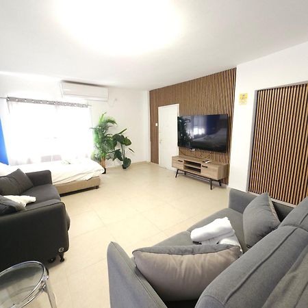 Barak Royal Suites 20 Garden Jacuzzi - ג'קוזי בחצר Eilat Bagian luar foto
