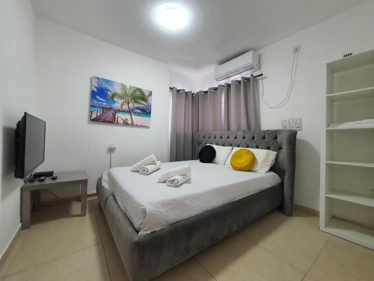 Barak Royal Suites 20 Garden Jacuzzi - ג'קוזי בחצר Eilat Bagian luar foto
