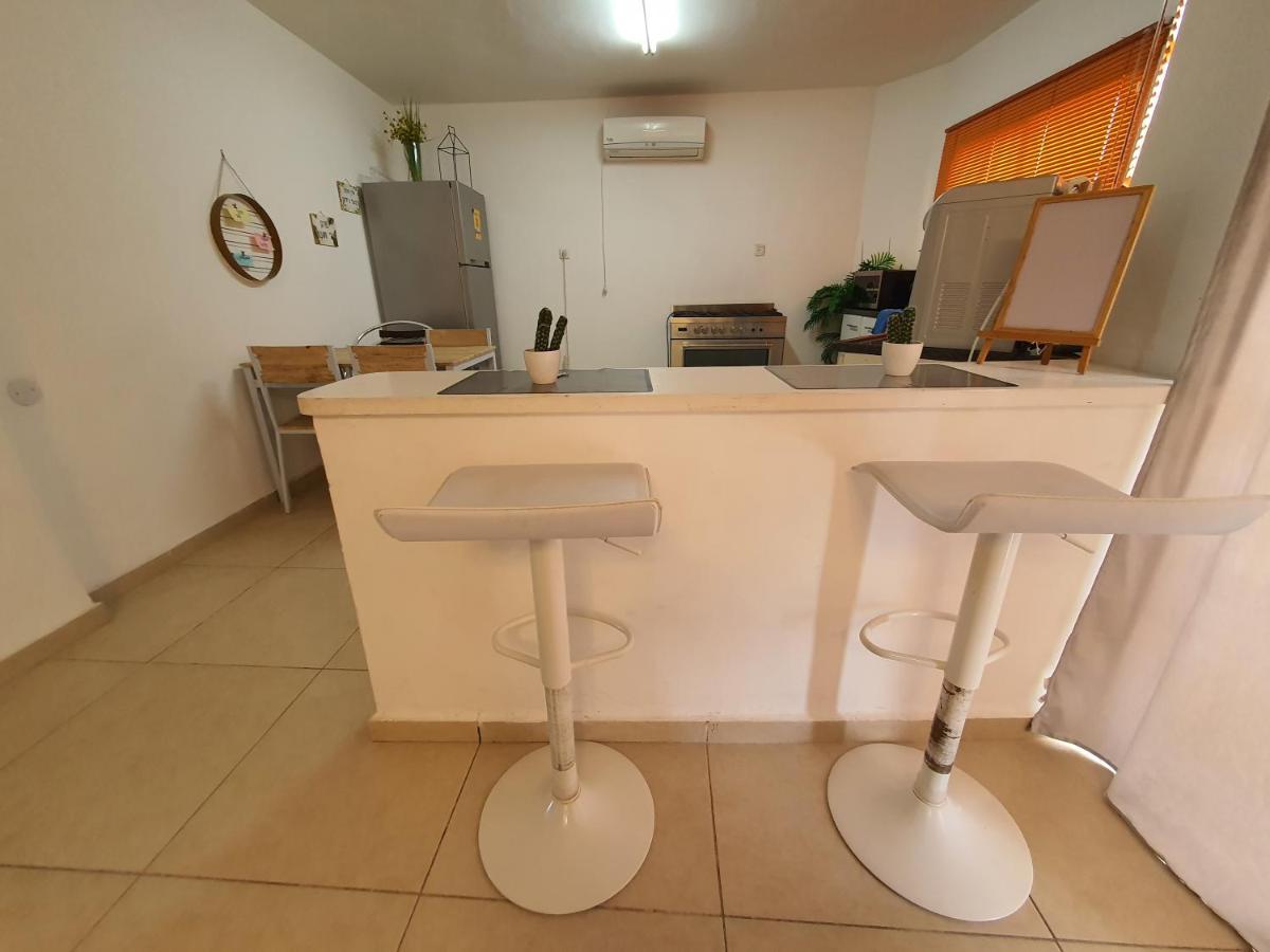Barak Royal Suites 20 Garden Jacuzzi - ג'קוזי בחצר Eilat Bagian luar foto