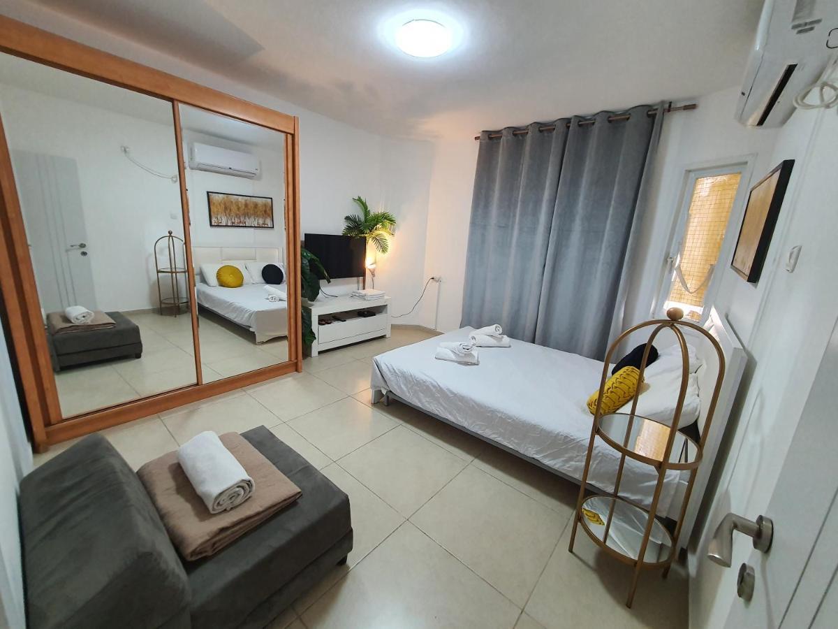 Barak Royal Suites 20 Garden Jacuzzi - ג'קוזי בחצר Eilat Bagian luar foto