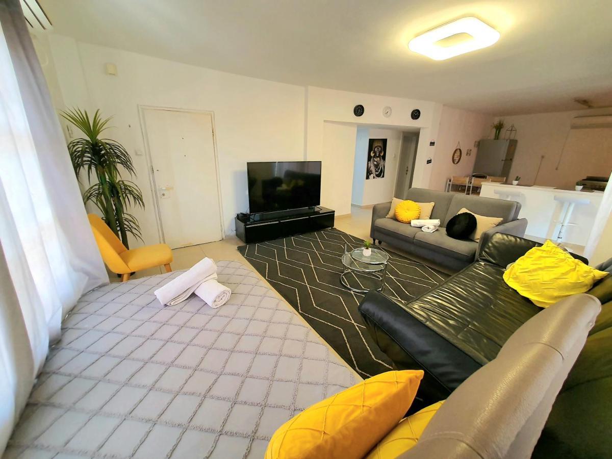 Barak Royal Suites 20 Garden Jacuzzi - ג'קוזי בחצר Eilat Bagian luar foto
