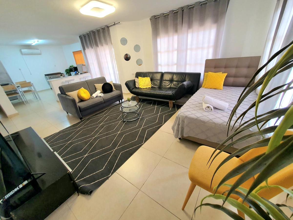 Barak Royal Suites 20 Garden Jacuzzi - ג'קוזי בחצר Eilat Bagian luar foto
