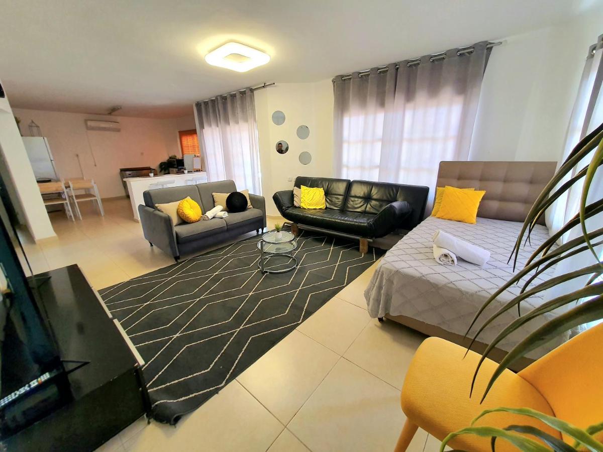 Barak Royal Suites 20 Garden Jacuzzi - ג'קוזי בחצר Eilat Bagian luar foto